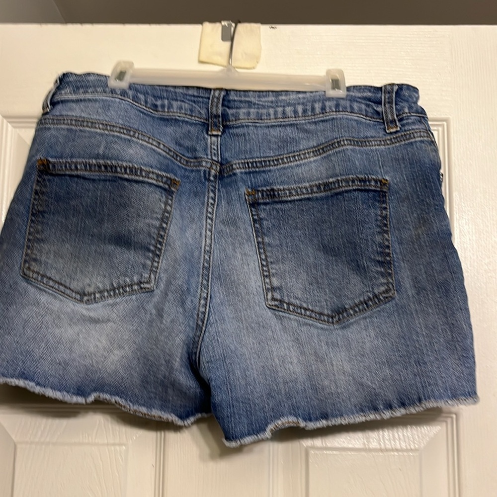 Maurices size 12 blue denim shorts slightly distressed stretch - Picture 10 of 10